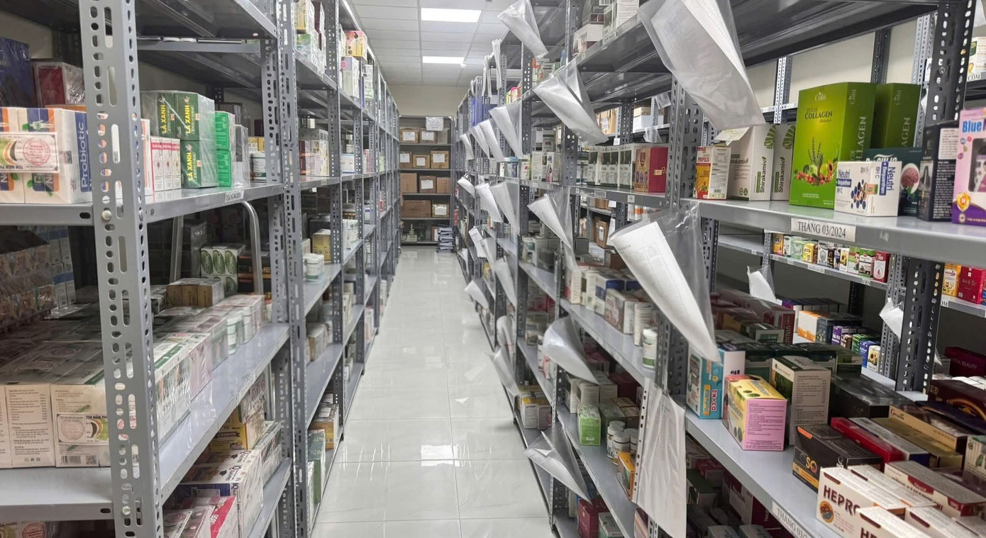Hàng nghìn sản phẩm thực phẩm chức năng giả, kém chất lượng đang được sản xuất, đóng gói tại Công ty TNHH Medistar Việt Nam và chuẩn bị đưa ra thị trường tiêu thụ. 25177.jpg