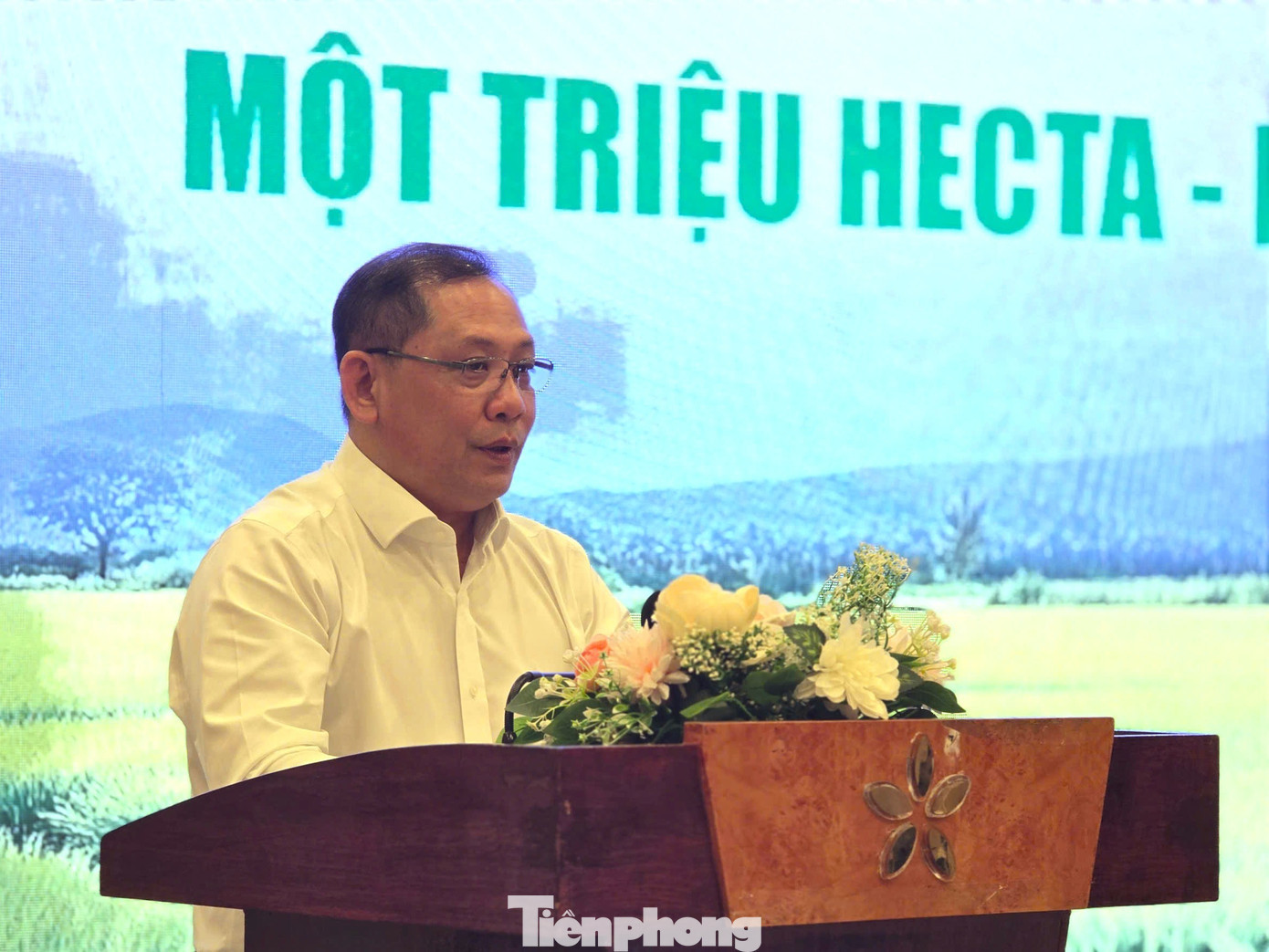 Phó Chủ tịch UBND thành phố Cần Thơ Trần Chí Hùng phát biểu. tp-hung.jpg