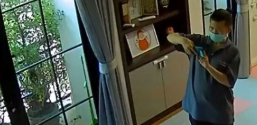 Chấn động: Cô giúp việc pha chất khử trùng vào sữa để đầu độc đứa trẻ 2 tuổi, bị bắt giữ ngay trên sóng truyền hình trực tiếp - ảnh 3