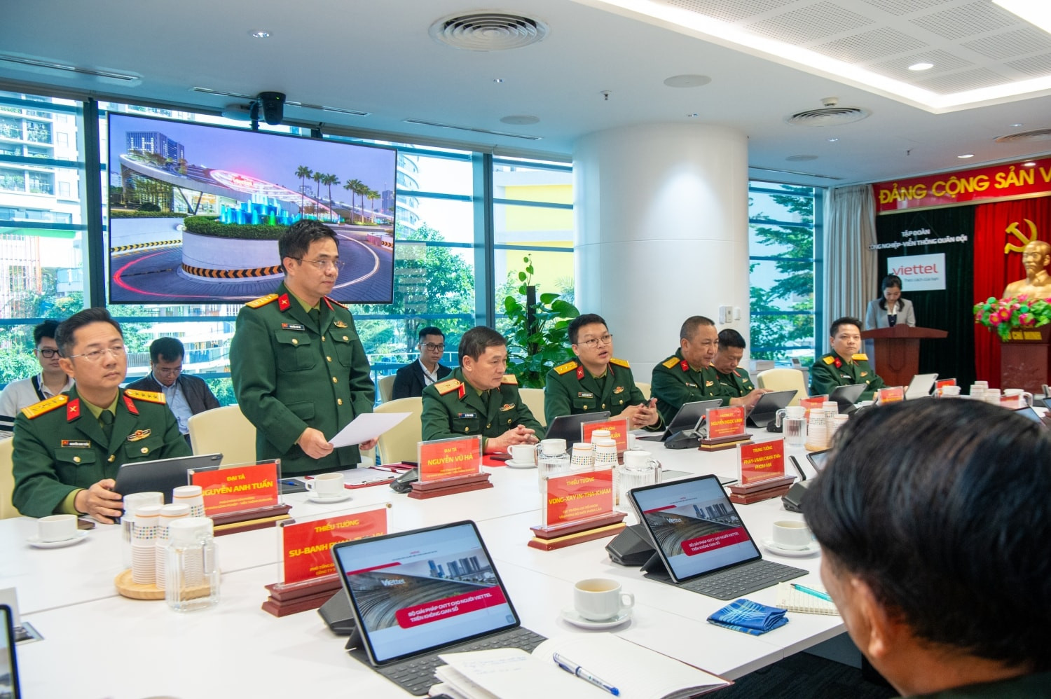 resize_detail_content_image_20251226-ptgd-vu-ha-lam-viec-voi-vp-bqp-lao-3.jpg