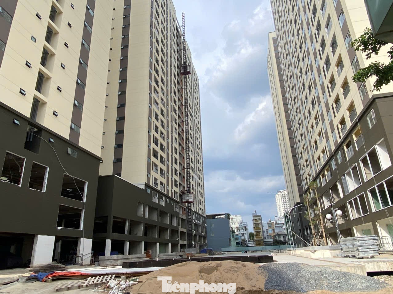 Chủ đầu tư phải báo cáo bằng văn bản tổng số căn hộ dự kiến bán và thời điểm dự kiến bắt đầu nhận hồ sơ để Sở Xây dựng kiểm tra. tp-1-5541.jpg