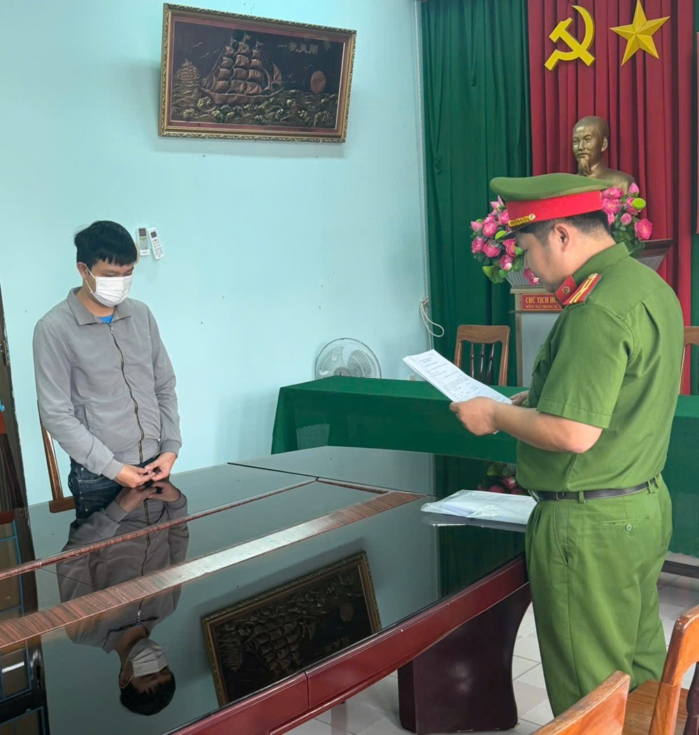 Bắt tạm giam nhân viên ngân hàng SN 1992 - ảnh 1