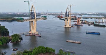 Cây cầu có nhịp chính dài nhất Đông Nam Á, kết nối 2 tỉnh thành giàu nhất cả nước sẽ hợp long trong năm nay