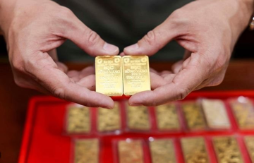 Chính thức từ năm 2026: Cấm dùng tiền mặt mua vàng có giá trị 20 triệu đồng trở lên