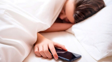 Đi ngủ đừng để thứ này ở dưới gối để bảo toàn sức khỏe