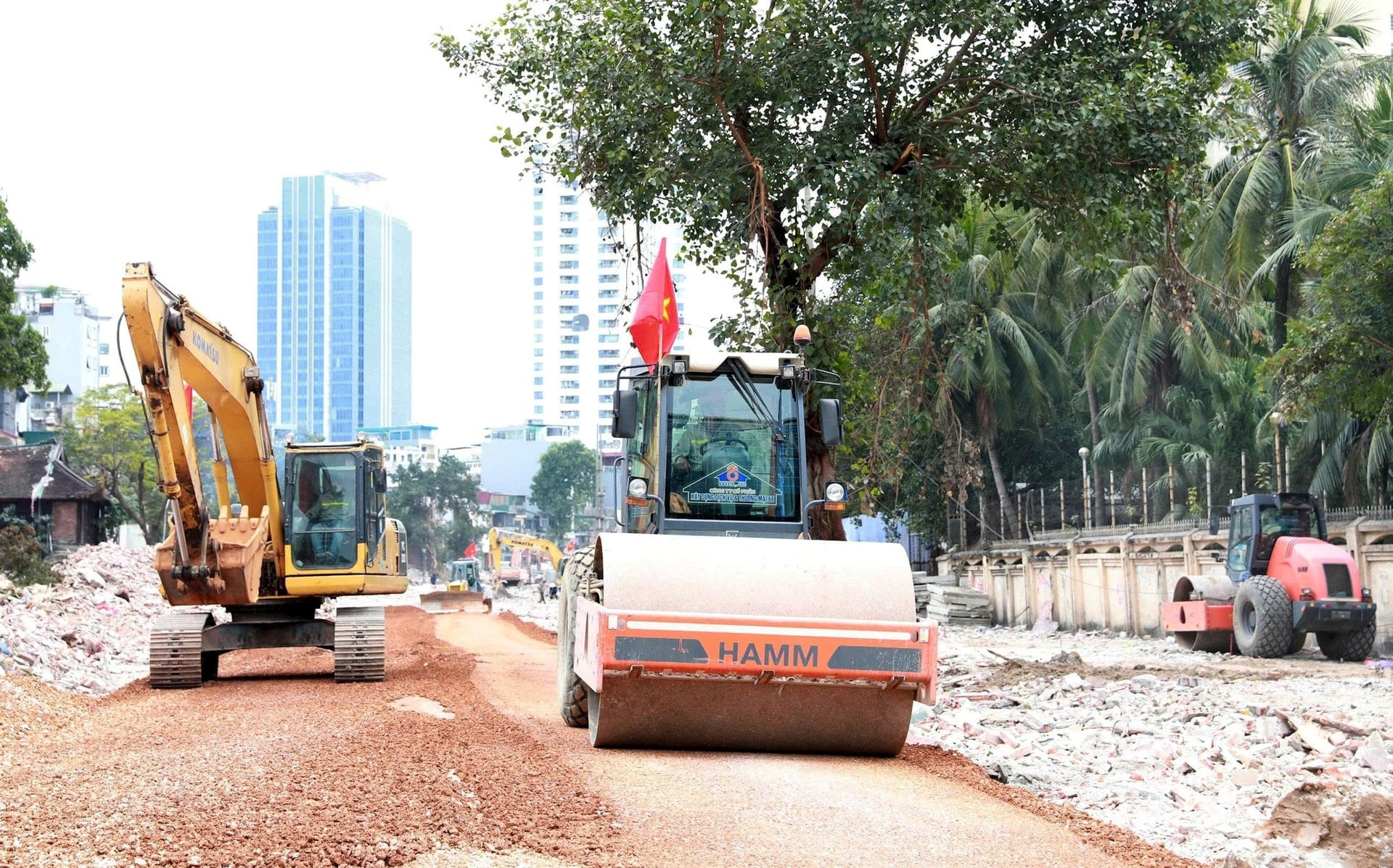 Công trường thi công giải phóng mặt bằng dự án Vành đai 1A Voi Phục - Hoàng Cầu Công trường thi công giải phóng mặt bằng dự án Vành đai 1A Voi Phục - Hoàng Cầu