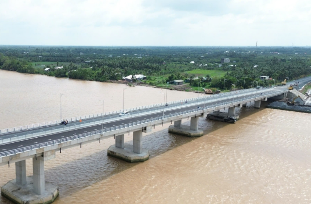 Cầu vượt sông 8.000 tỷ xoá bỏ toàn bộ các bến phà lâu đời, rút ngắn khoảng 80km từ miền Tây đến TP. HCM: Thi công xuyên lễ nỗ lực hoàn thành- Ảnh 2. Cầu vượt sông 8.000 tỷ xoá bỏ toàn bộ các bến phà lâu đời, rút ngắn khoảng 80km từ miền Tây đến TP. HCM: Thi công xuyên lễ nỗ lực hoàn thành- Ảnh 2.