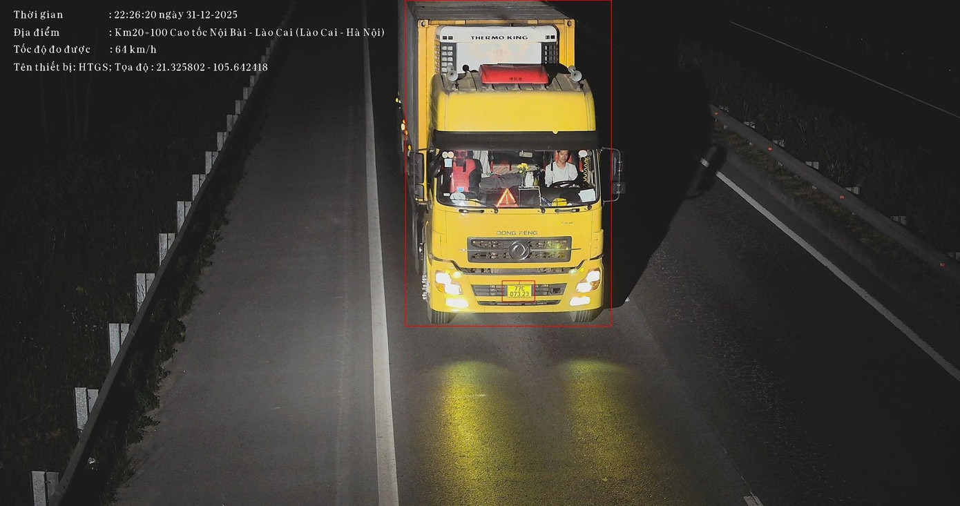 Tài xế xe tải không thắt dây an toàn bị camera AI ghi lại ngày 31/12/2025. Ảnh: Cục CSGT camera-ai-phat-oto.jpg