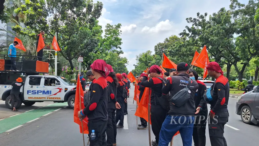 Mức lương tối thiểu gần 9 triệu đồng không đủ để sống tử tế ở thủ đô nền kinh tế số 1 Đông Nam Á - ảnh 1