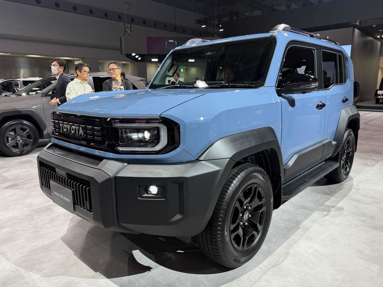 toyota-land-cruiser-fj-front-three-quarters.jpg