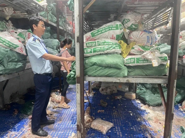 Phát hiện gần 19 tấn lòng bò, thịt bò 'ba không' trị giá hơn 700 triệu đồng giữa lòng TP.HCM