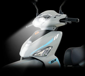Xe điện dáng tay ga, đi 120 km/lần sạc, giá gần 28 triệu đồng: Trang bị có gì để hút khách?