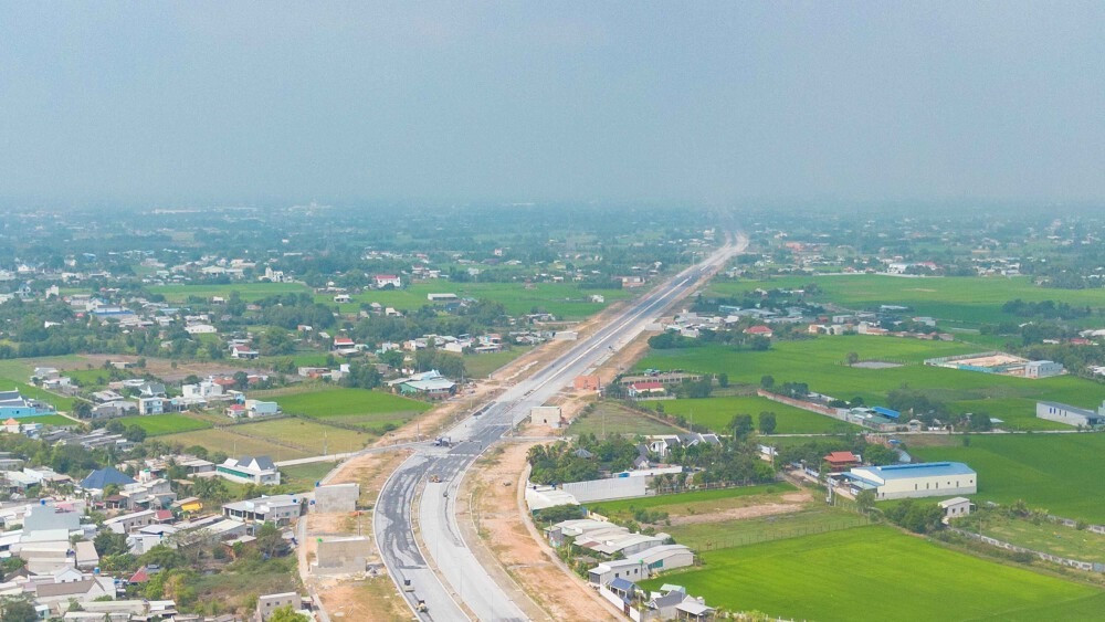 Sắp thông xe trục giao thông chiến lược 4.800 nối nhịp TP giàu nhất Việt Nam với tỉnh giáp biên giới Campuchia- Ảnh 2. Sắp thông xe trục giao thông chiến lược 4.800 nối nhịp TP giàu nhất Việt Nam với tỉnh giáp biên giới Campuchia- Ảnh 2.