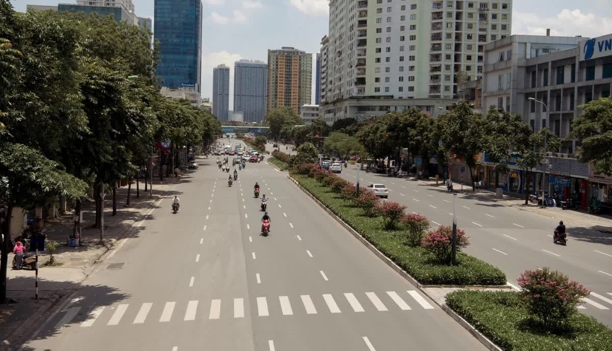 Số phận của dự án cao tầng ‘đắp chiếu’ hơn 10 năm trên tuyến đường đẹp nhất Việt Nam- Ảnh 1. Số phận của dự án cao tầng ‘đắp chiếu’ hơn 10 năm trên tuyến đường đẹp nhất Việt Nam- Ảnh 1.