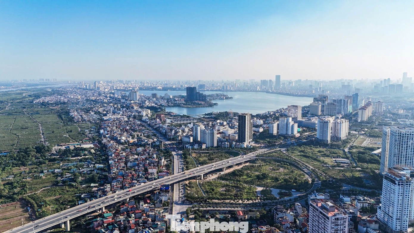 Phường Hồng Hà đoạn gần cầu Nhật Tân, nơi dự kiến xây dựng khu tái định cư cho dự án Trục đại lộ cảnh quan sông Hồng image-1.jpg