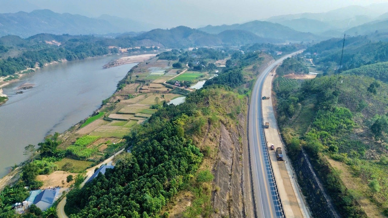 Nhìn từ trên cao, phần dự án mở rộng đã hình thành rõ nét. Theo tiến độ đặt ra, dự án sẽ hoàn thành và đưa vào sử dụng vào 31/12/2026. z7445893441973-507ae43a18d8a44d02c7fc53412494d4.jpg