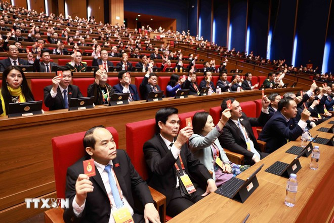 Đoàn đại biểu Đảng bộ tỉnh Lạng Sơn biểu quyết tại phiên khai mạc Đại hội. (Ảnh: TTXVN) phien-khai-mac-dai-hoi-xiv-cua-dang-8540348-2.jpg