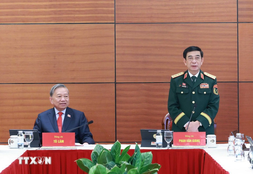 Đại tướng Phan Văn Giang, Ủy viên Bộ Chính trị, Phó Bí thư Quân ủy Trung ương, Bộ trưởng Bộ Quốc phòng phát biểu thảo luận tại Đoàn. Ảnh: TTXVN 2.jpg