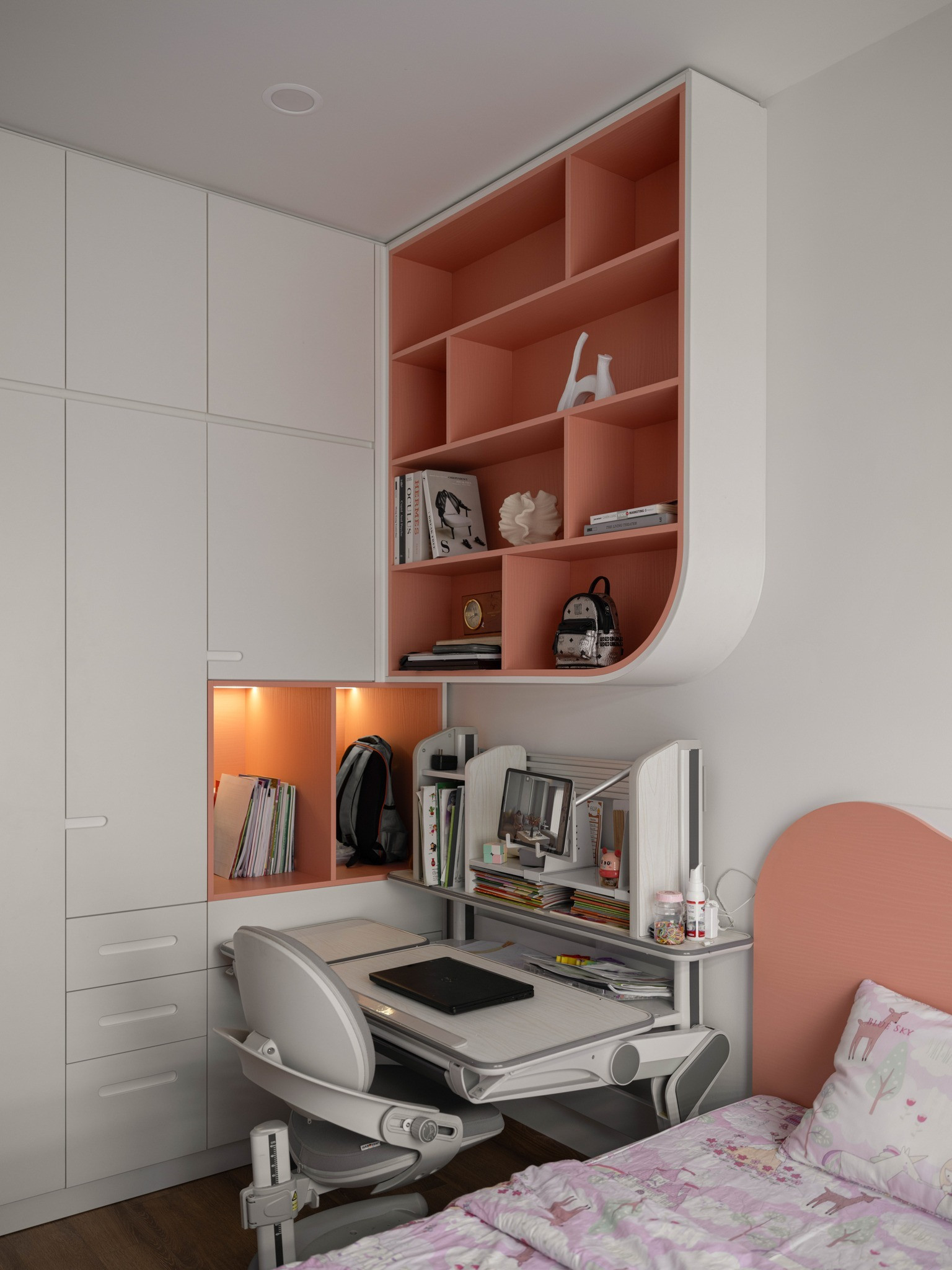 Một căn hộ rộng giữa Hà Nội đắt đỏ được gia chủ chịu chi làm nội thất đẹp mắt- Ảnh 8. Một căn hộ rộng giữa Hà Nội đắt đỏ được gia chủ chịu chi làm nội thất đẹp mắt- Ảnh 8.