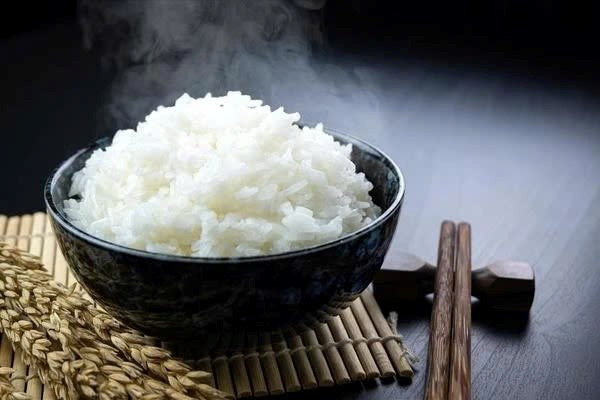 Cách ăn cơm buổi tối giúp đường huyết không tăng vọt - ảnh 1