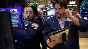 Dow Jones giảm gần 700 điểm, vàng phá kỷ lục mọi thời đại vì căng thẳng Greenland
