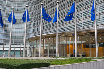 EU cân nhắc tung ‘vũ khí hạng nặng’ trị giá hàng trăm tỷ USD để phản công Mỹ