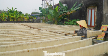 Làng miến gạo trăm năm tuổi nổi tiếng xứ Thanh tất bật vào Tết
