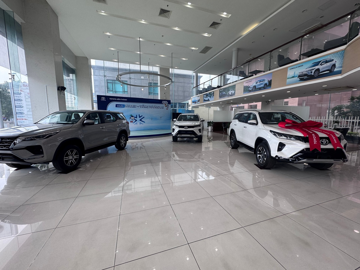 Nhiều đại lý Toyota, Mitsubishi 'trống không' showroom cận Tết: Người mua phải chờ sang năm