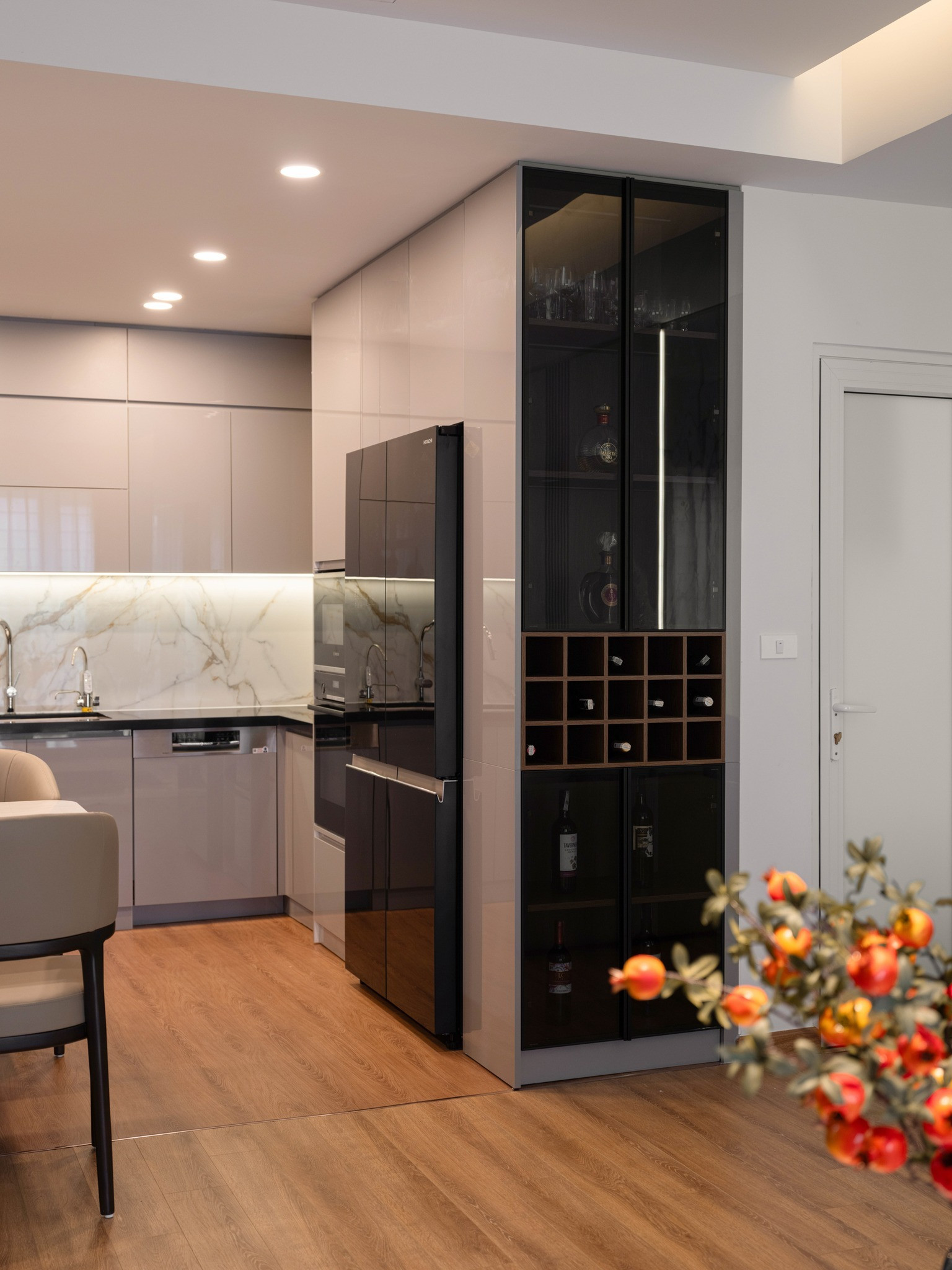 Một căn hộ rộng giữa Hà Nội đắt đỏ được gia chủ chịu chi làm nội thất đẹp mắt- Ảnh 4. Một căn hộ rộng giữa Hà Nội đắt đỏ được gia chủ chịu chi làm nội thất đẹp mắt- Ảnh 4.