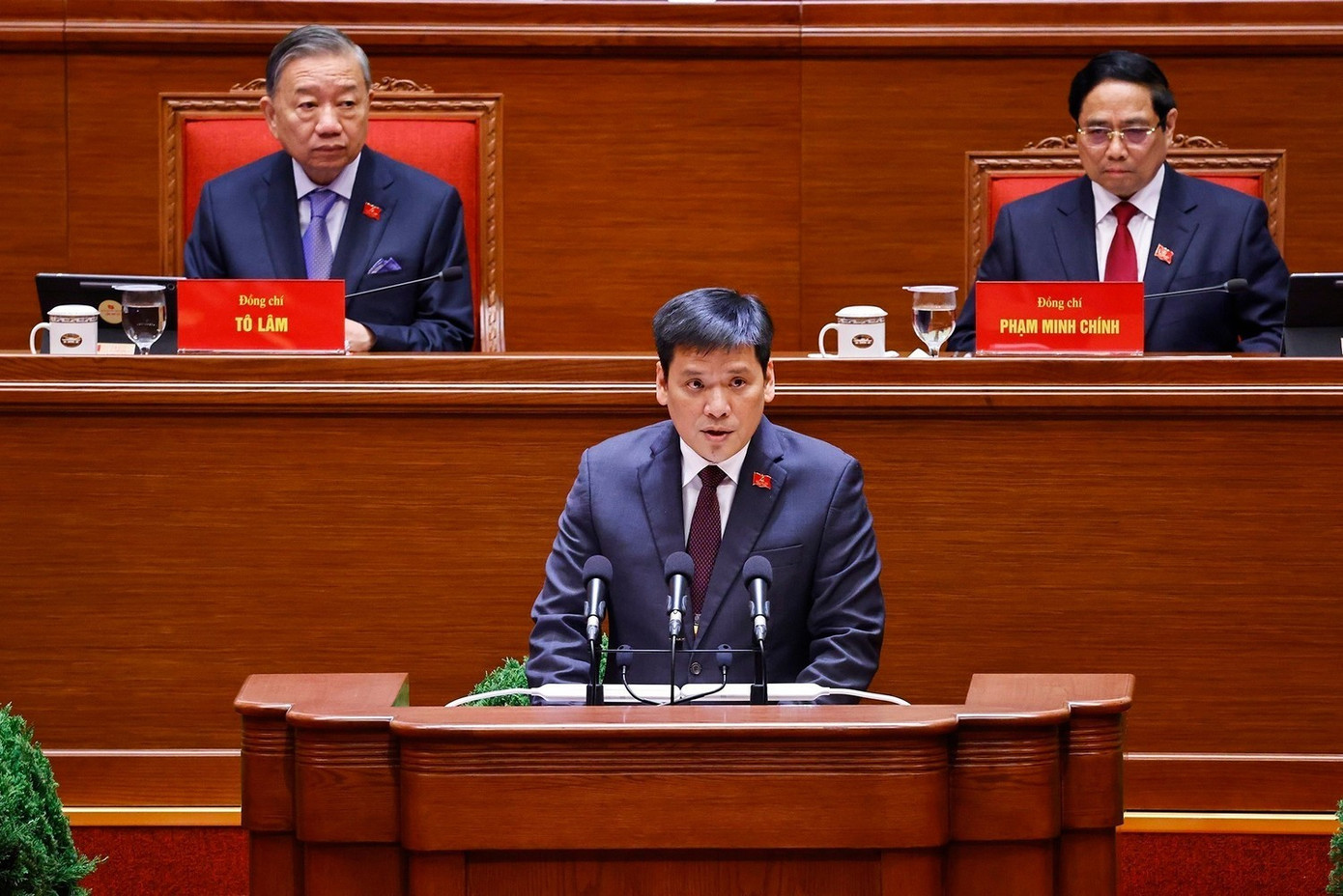 Ông Nguyễn Thanh Bình - Phó Trưởng ban Tổ chức Trung ương, trình bày tham luận tại Đại hội. tienphong-211nguyenthanhbinh.jpg