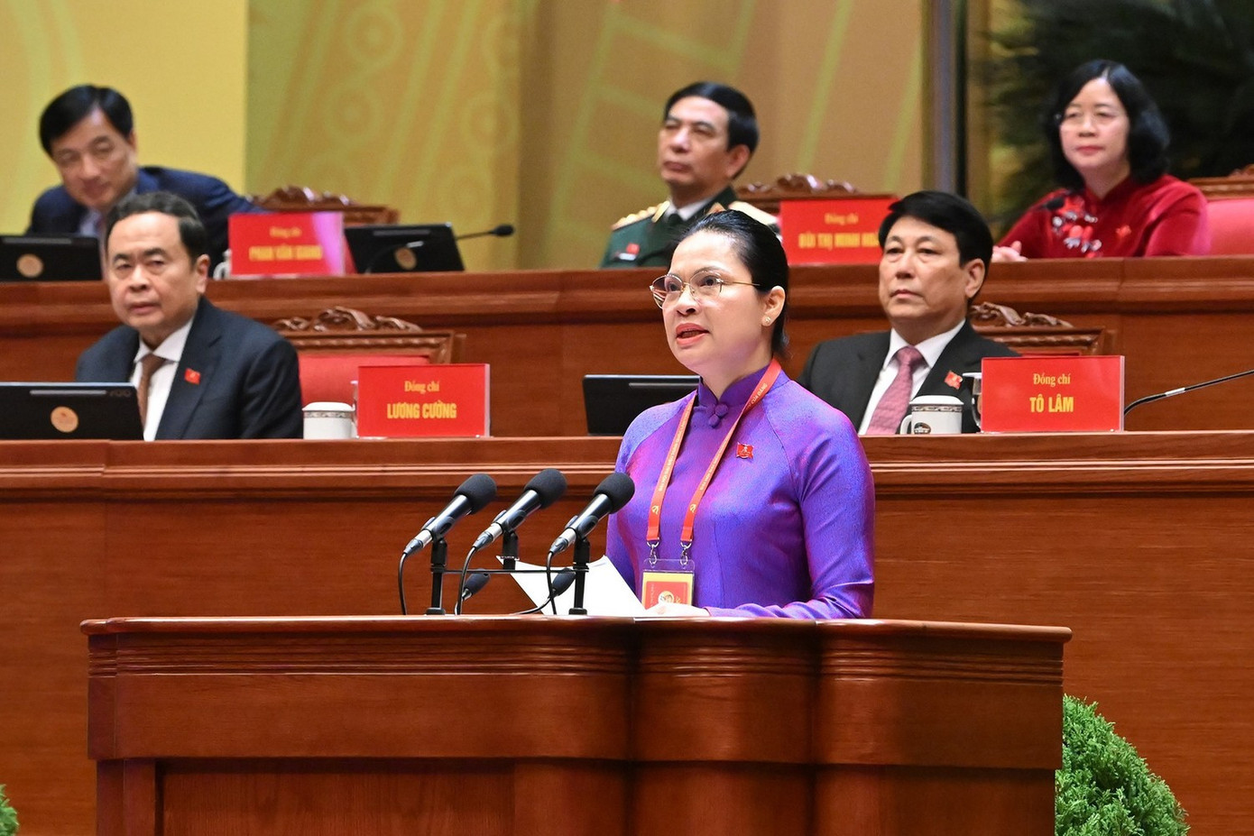 Bà Hà Thị Nga trình bày tham luận tại Đại hội. tienphong-211-hathinga.jpg