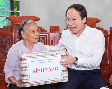 Hơn 99.000 người thuộc diện này sẽ nhận suất quà Tết trị giá 5,5 triệu đồng