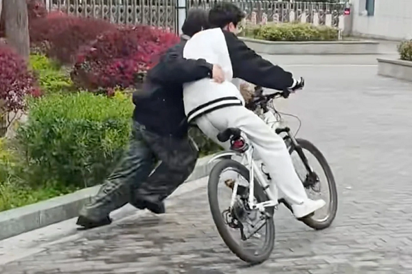 day-nguoi-lon-di-xe-dap.png