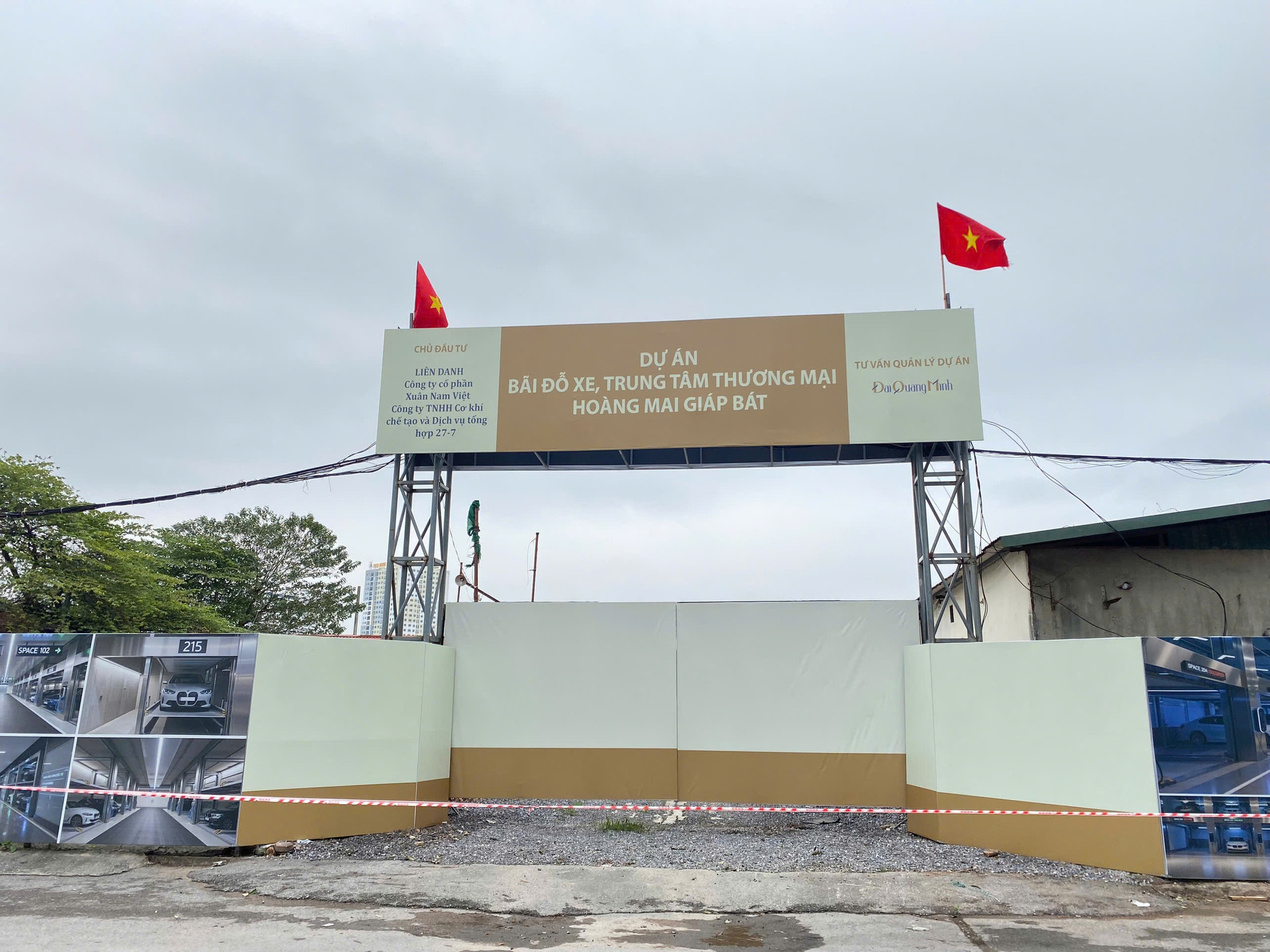 Cổng dự án bãi đỗ xe, trung tâm thương mại Hoàng Mai - Giáp Bát