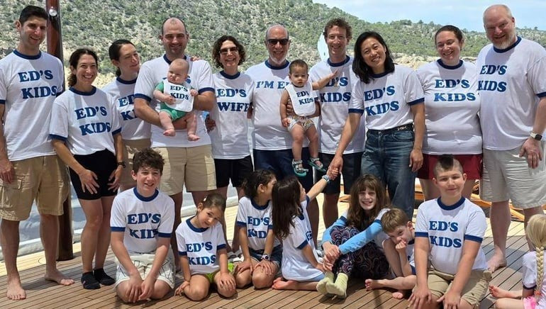 Mark Zuckerberg tốn 7 tỷ đồng cho 1 lần 'đổ xăng tràn bình' - ảnh 2