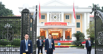 Hình ảnh bên ngoài Hội nghị lần thứ nhất Ban Chấp hành Trung ương Đảng khóa XIV