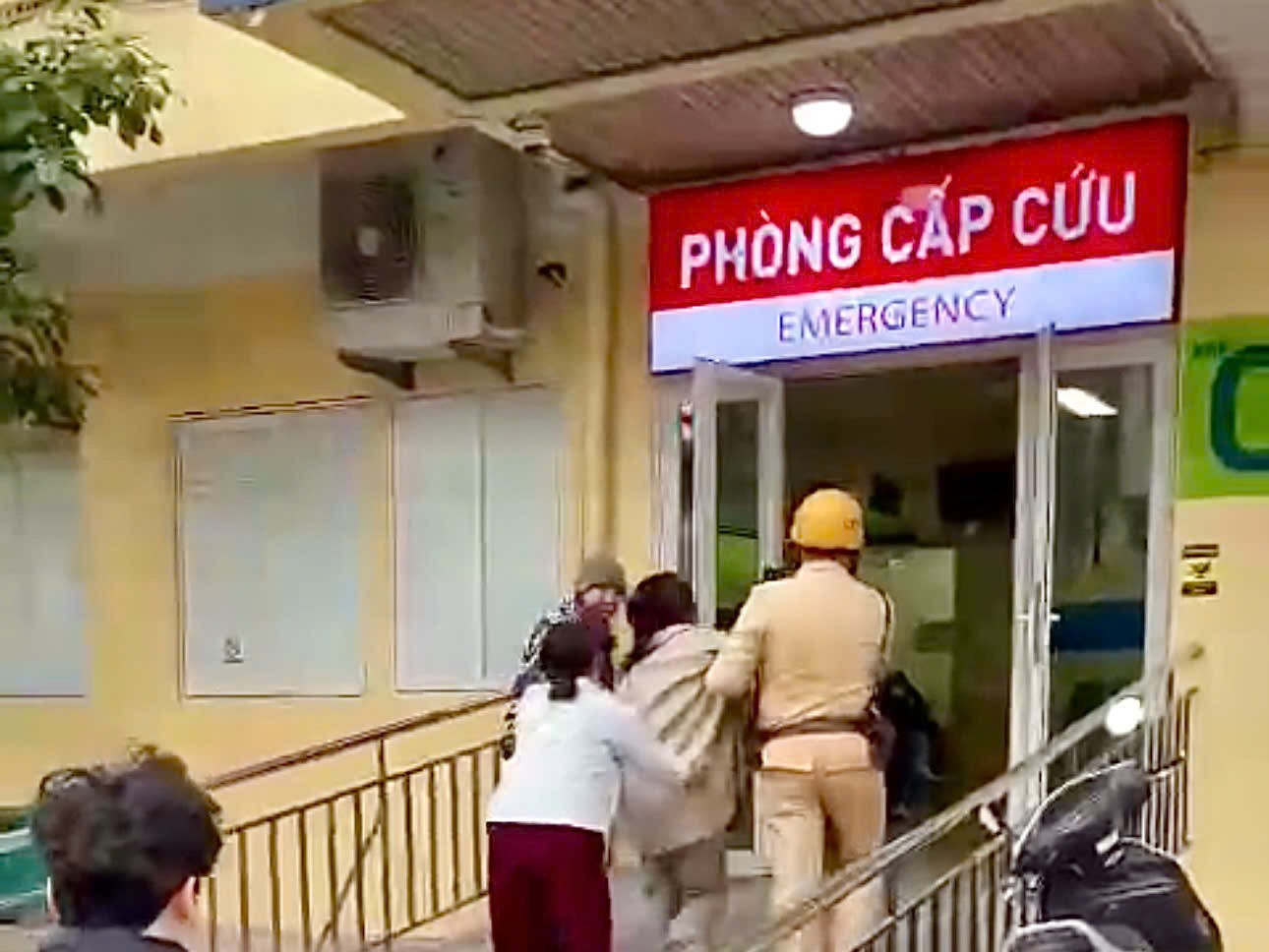 Sản phụ được đưa đến bệnh viện an toàn. cap-cuu.jpg