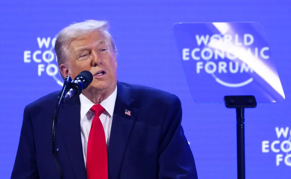 Ông Trump dọa ‘trả đũa mạnh’ nếu châu Âu bán tháo tài sản Mỹ - ảnh 1