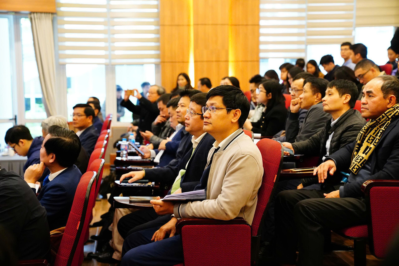 Các đại biểu tham gia tọa đàm về điện hạt nhân. b4.jpg