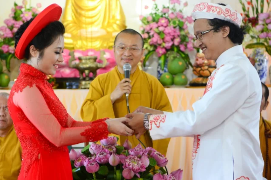 Ngôi chùa nổi tiếng sở hữu bảo tháp dát vàng 13 tầng cùng chuông đồng 1.500kg, là nơi con trai Chủ tịch Phạm Nhật Vượng tổ chức lễ hằng thuận - ảnh 3