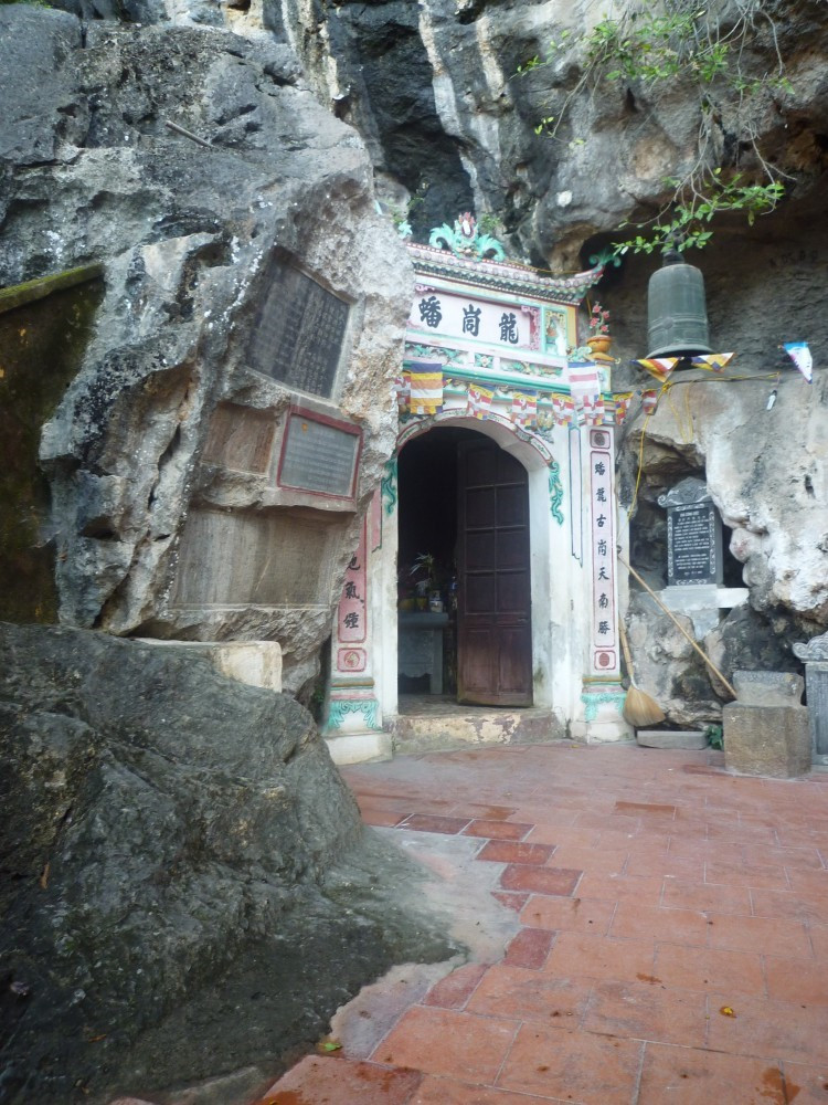 Ngôi chùa cổ nghìn năm tuổi nằm hoàn toàn trong lòng núi, từng là nơi sản xuất vũ khí - ảnh 3
