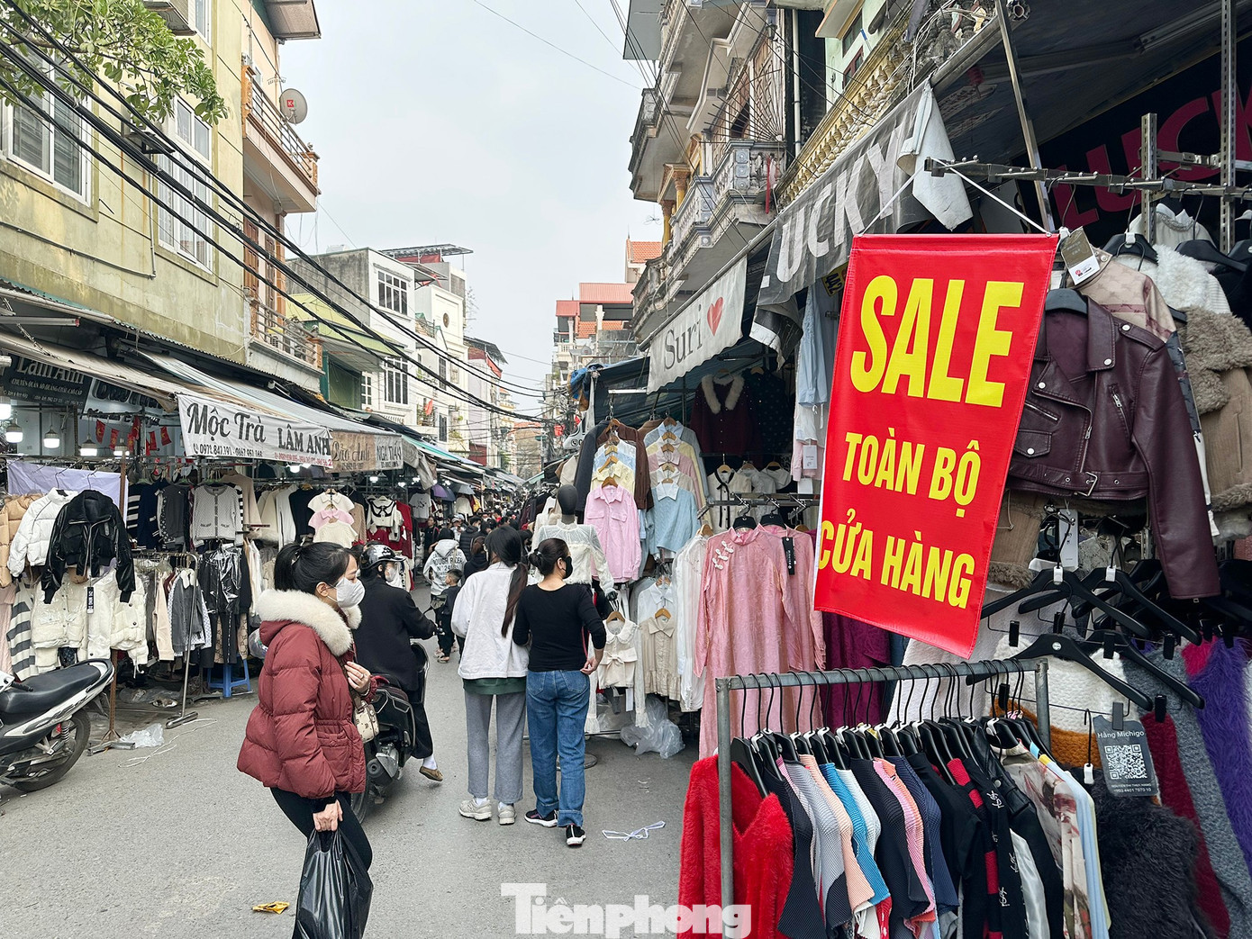 Đồng thời, xã Phù Đổng đã phối hợp với Sở Tài chính tổ chức tập huấn về hóa đơn điện tử cho doanh nghiệp và hướng dẫn cài đặt, sử dụng ứng dụng eTax Mobile. tp-g-0158-copy.jpg