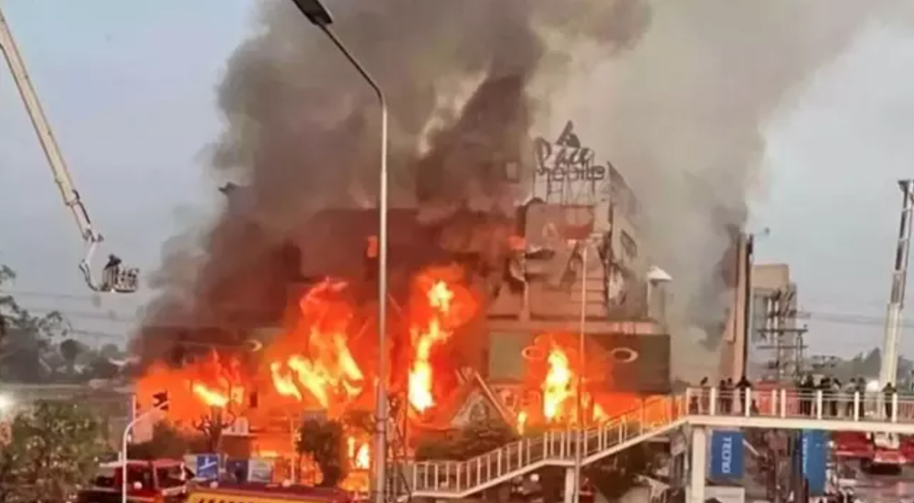 67 người thiệt mạng trong vụ cháy trung tâm thương mại nổi tiếng, đền bù hơn 2,8 tỷ đồng cho mỗi gia đình nạn nhân - ảnh 1