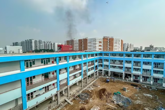 Sắp hoàn thiện ngôi trường đầu tiên được hình thành trên nền nghĩa trang lớn nhất thành phố giàu nhất Việt Nam- Ảnh 2. Sắp hoàn thiện ngôi trường đầu tiên được hình thành trên nền nghĩa trang lớn nhất thành phố giàu nhất Việt Nam- Ảnh 2.