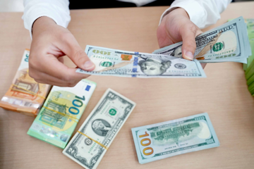 Tỷ giá USD hôm nay 26/1: Ngân hàng đồng loạt giảm giá