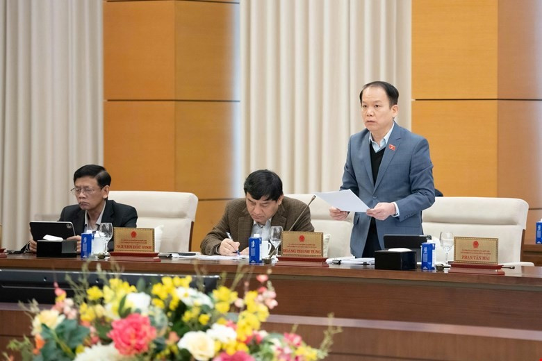 Các Ủy viên Ủy ban Thường vụ tại Phiên họp Ủy ban Thường vụ Quốc hội. 271qh6.jpg
