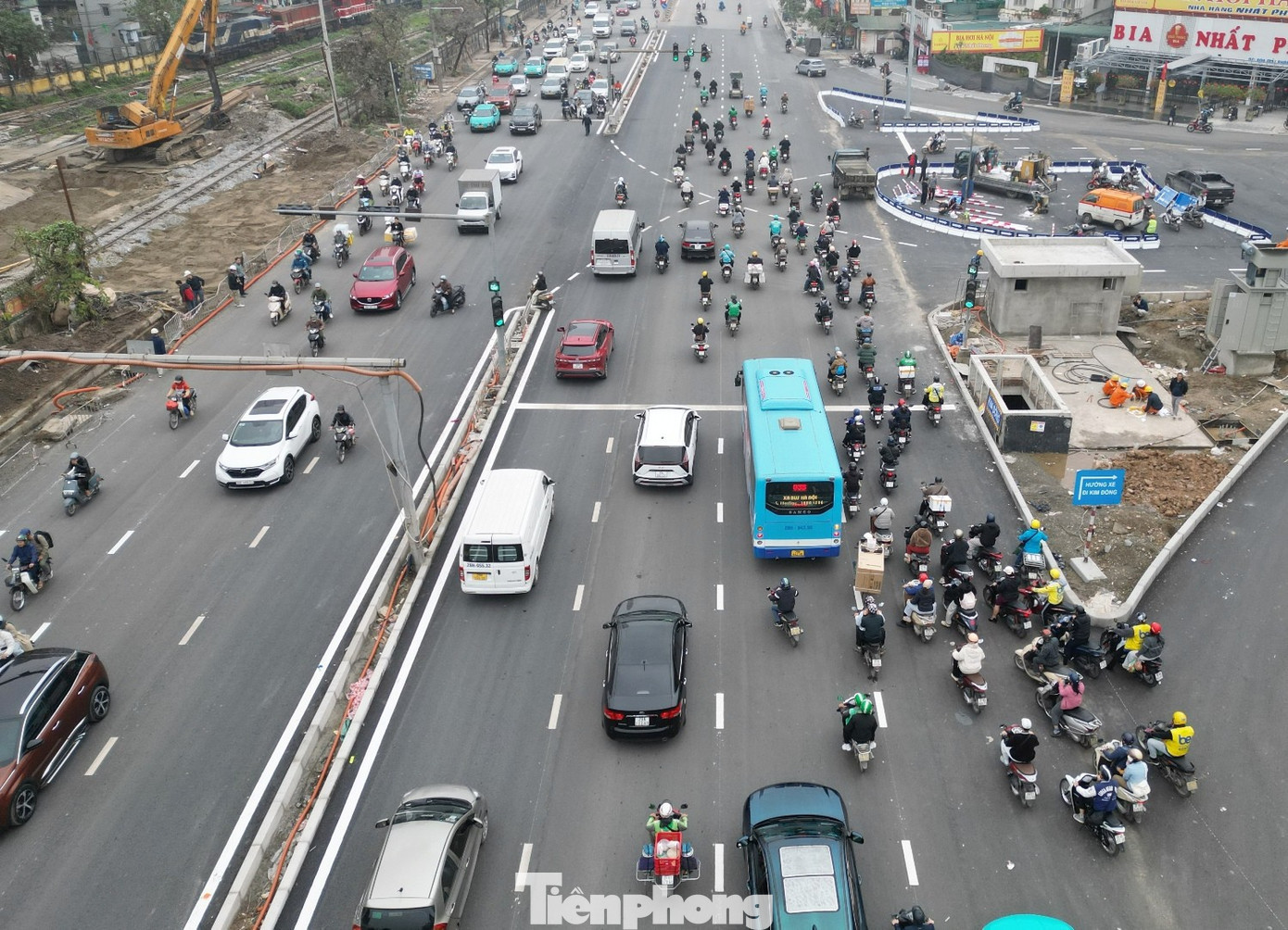 Dự án hầm chui Vành đai 2,5 qua nút giao Giải Phóng - Kim Đồng đang dựng đảo giao thông bên trên để chuẩn bị thông xe. tp-8.jpg