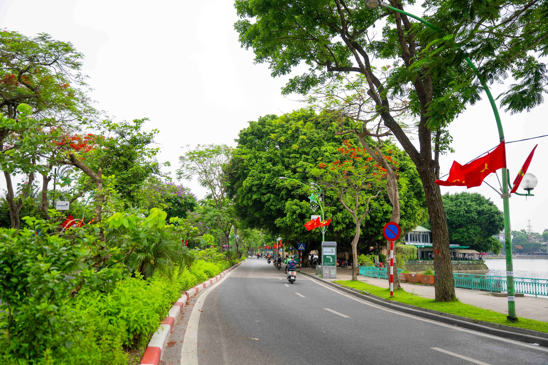 Một góc của đường Thanh Niên. Nguồn ảnh: Giáo dục Thủ đô Một góc của đường Thanh Niên. Nguồn ảnh: Giáo dục Thủ đô