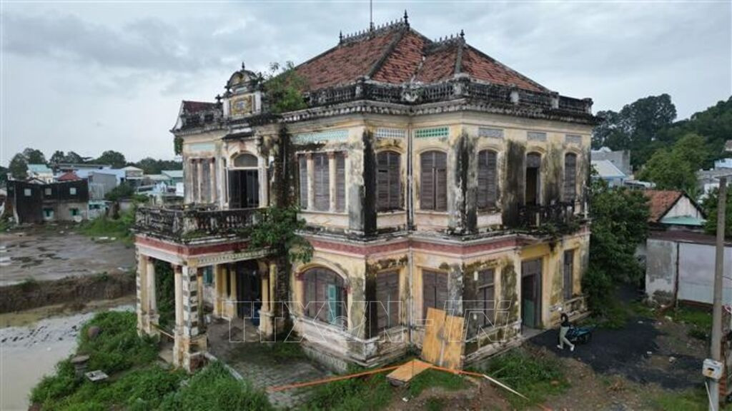 Điều ít biết về căn biệt thự trăm tuổi ven sông nội địa dài nhất Việt Nam: Định giá gần 5,4 tỷ, đường mới làm phải nhường đất- Ảnh 3.