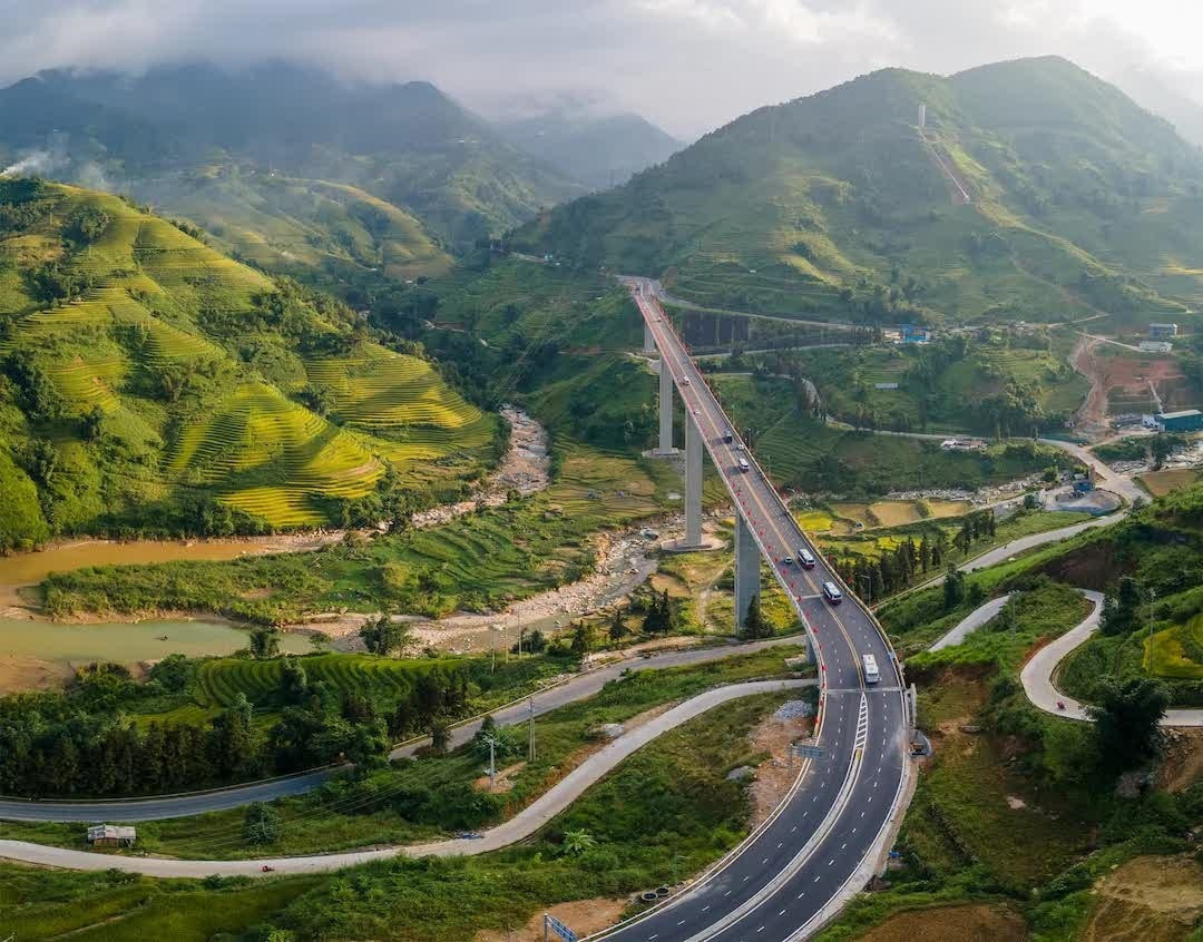 4 tháng nữa khởi công cao tốc 24.000 tỷ của miền Trung: Hình thành trục giao thông liên thông từ Hà Nội đến Lào- Ảnh 2. 4 tháng nữa khởi công cao tốc 24.000 tỷ của miền Trung: Hình thành trục giao thông liên thông từ Hà Nội đến Lào- Ảnh 2.